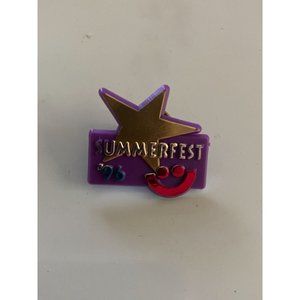 1996 Summerfest Milwaukee WI Marcus Amphitheater Plastic Hat Pin Lapel